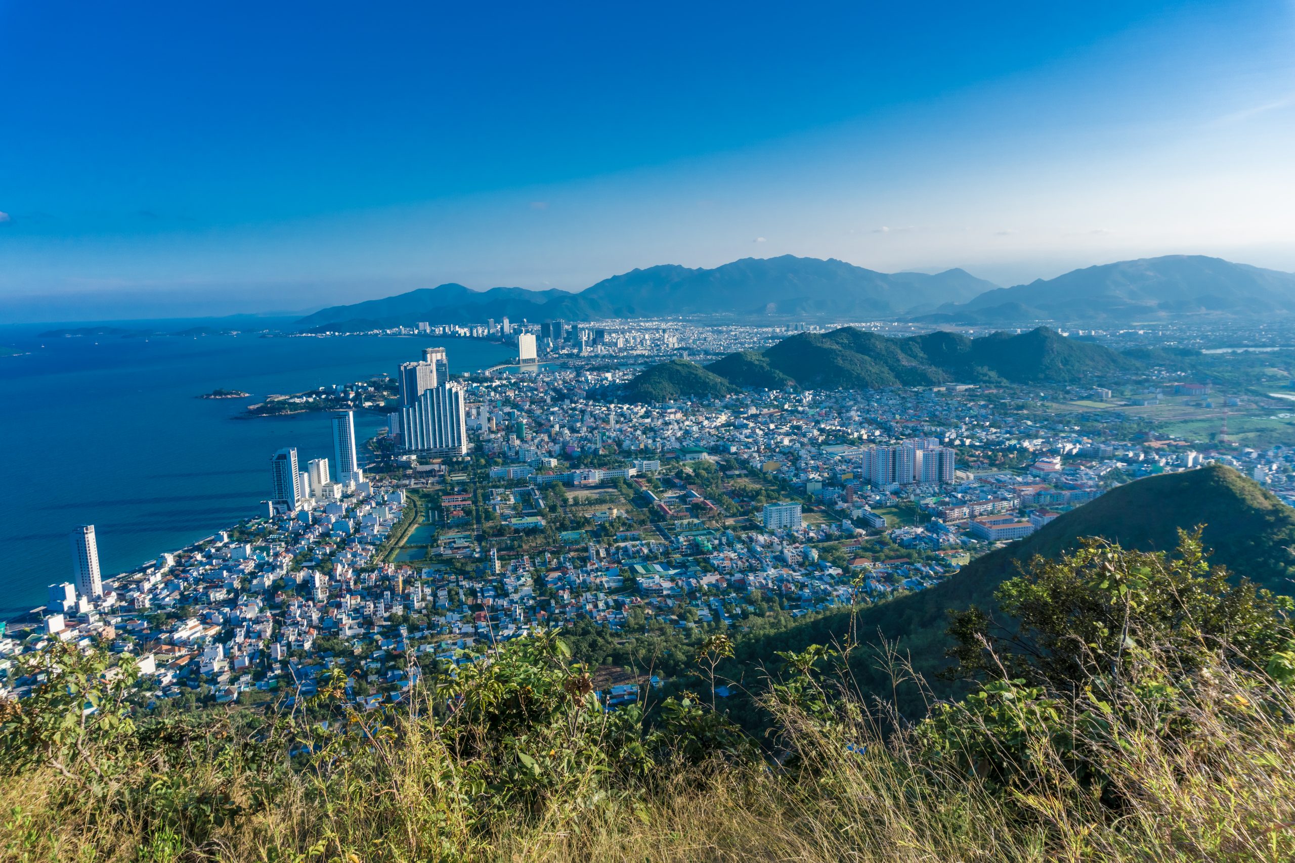 View cực xịn nhìn từ núi Cô Tiên - Nha Trang (Ảnh: Thuận Nguyễn)