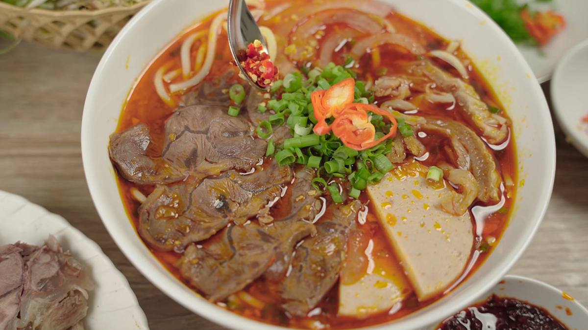 Bún bò Huế- Ẩm thực xứ Huế nổi tiếng