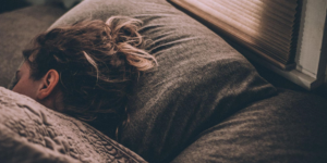 Chất lượng giấc ngủ kém có thể làm hỏng tâm trạng của bạn 